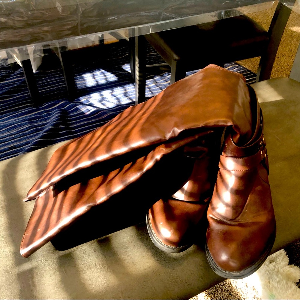 Size 10 wide boots.